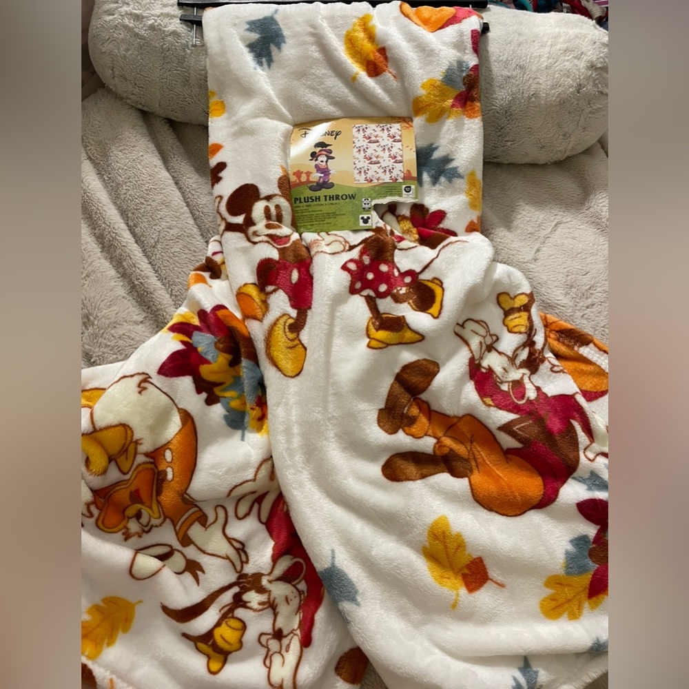NWT Oversized Disney Fall Themed Plush Blanket